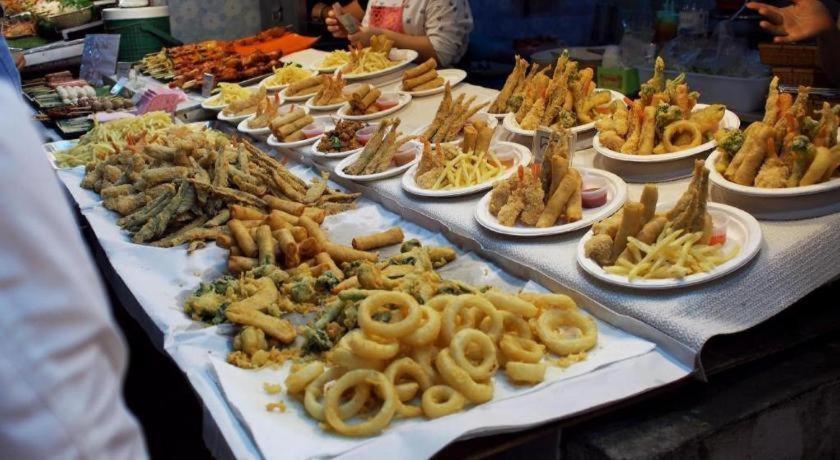 Croissant Hotel And Cafe Чианграй Экстерьер фото