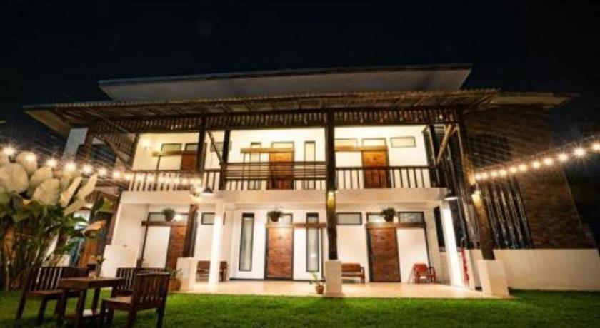 Croissant Hotel And Cafe Чианграй Экстерьер фото