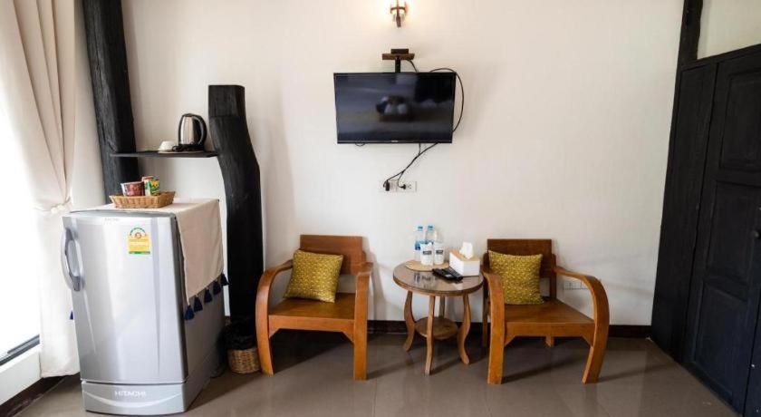 Croissant Hotel And Cafe Чианграй Экстерьер фото