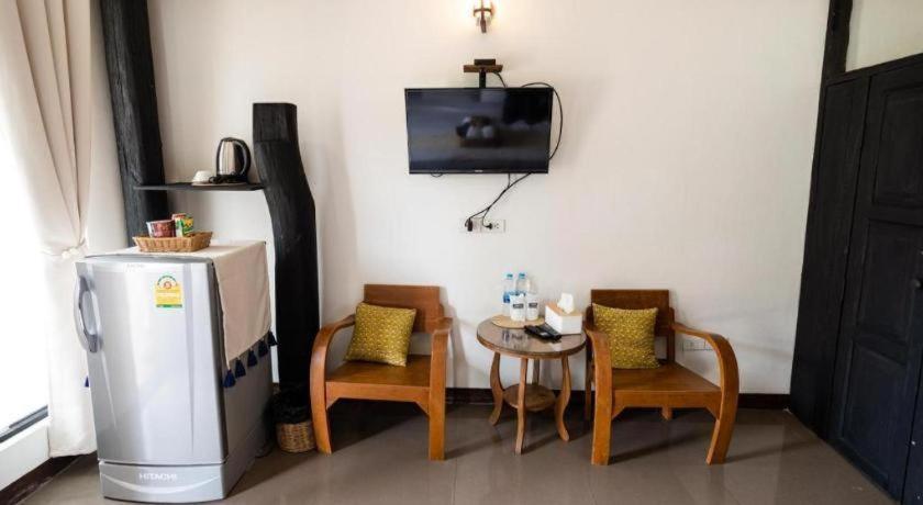 Croissant Hotel And Cafe Чианграй Экстерьер фото