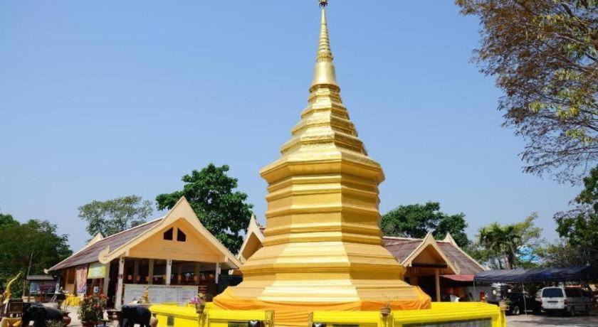 Croissant Hotel And Cafe Чианграй Экстерьер фото